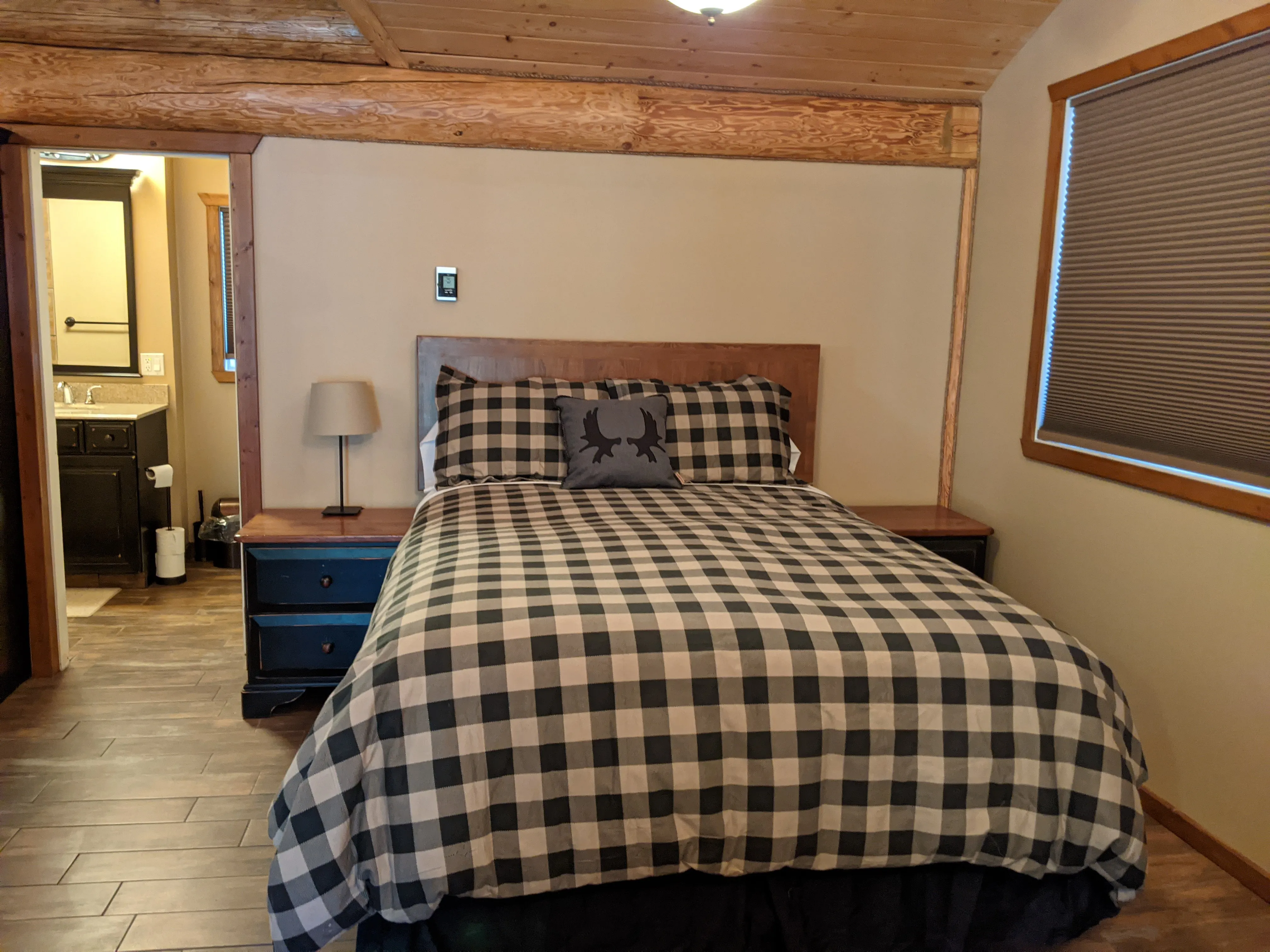 Tinhorn Loft - Queen Bed